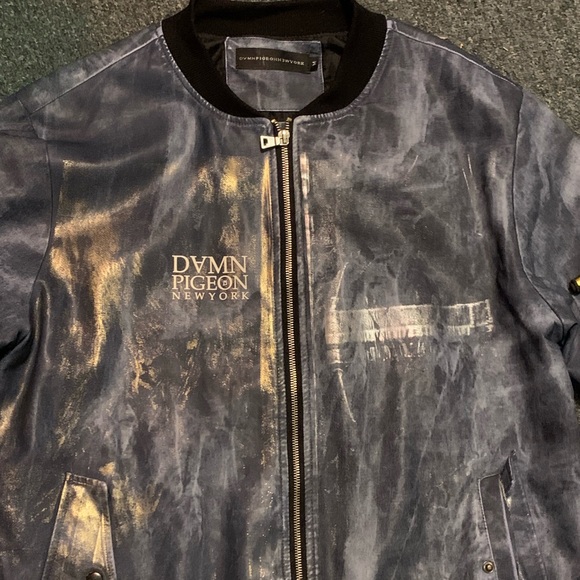 It’s blue and gold - Picture 2 of 3